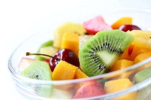 Comer frutas regularmente pode ajudar a queimar gordura