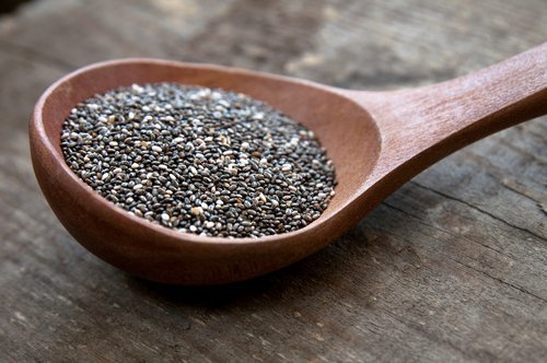 Sementes de chia em uma colher