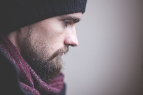 Homem com depressão atípica