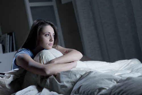 Mulher com um tipo de insônia determinado