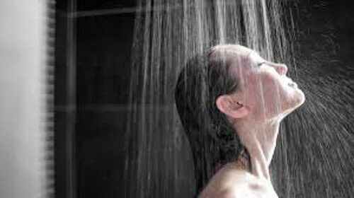 8 erros que cometemos no banho todos os dias