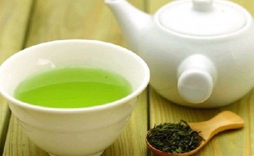 O chá verde pode ajudar a tratar a acne