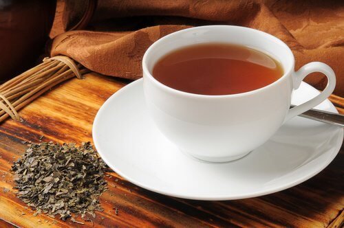 Chá de boldo contra os problemas digestivos