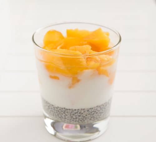 Pudim de chia e manga no café da manhã