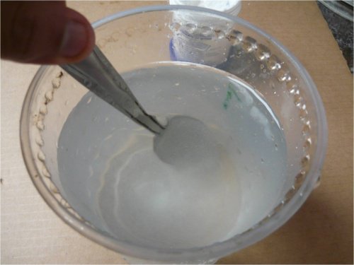 Solução salina para remover cera dos ouvidos
