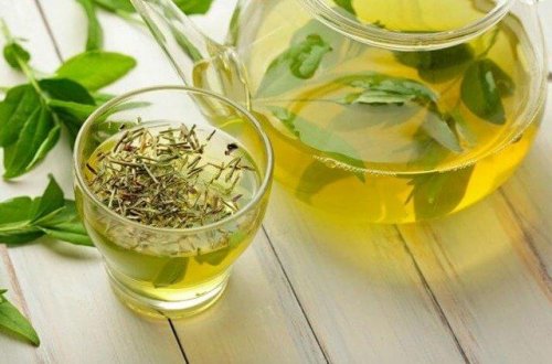 Infusão de genciana contra o déficit de ferro