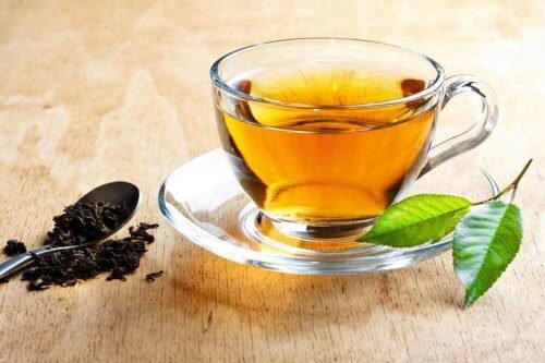O chá de damiana pode ajudar a diminuir as rugas