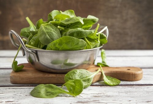 O espinafre é um dos alimentos para combater a anemia