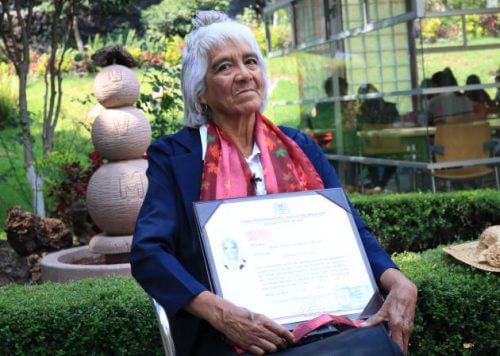 María Dolores Ballesteros, a mexicana de 80 anos que obteve seu terceiro diploma universitário María Dolores Ballesteros, a mexicana de 80 anos que obteve seu terceiro diploma universitário
