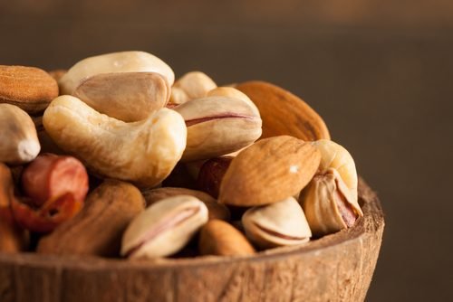Por que devemos deixar as oleaginosas e as sementes de molho?