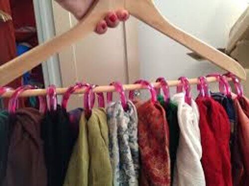 Como organizar as roupas para ter mais espaço no armário