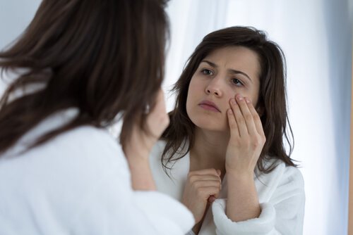 Olhos inchados por falta de vitaminas