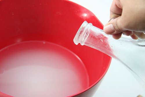 Vinagre branco para eliminar manchas das roupas