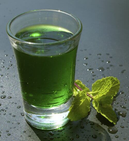 Água verde para desintoxicar seu corpo