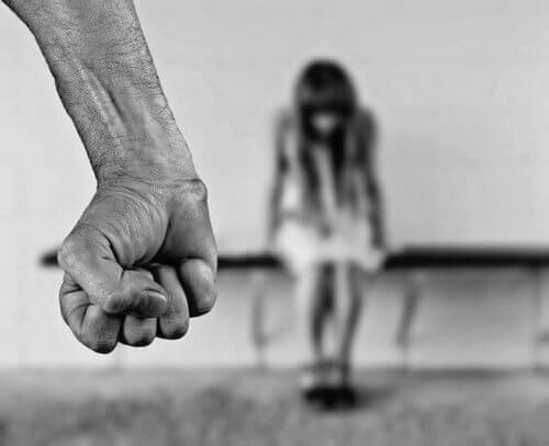 Aprenda a identificar um abusador de crianças Aprenda a identificar um abusador de crianças