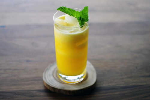 Suco de abacaxi e maçã contra a cistite