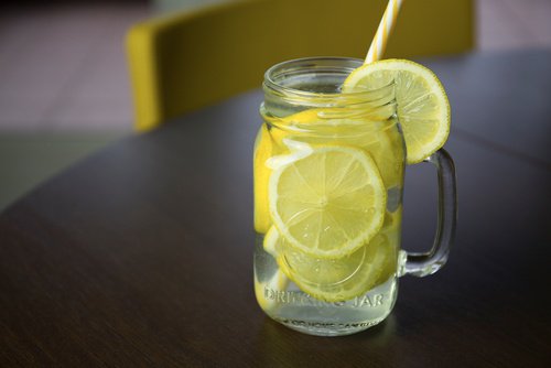 Suco de limão para evitar a boca seca