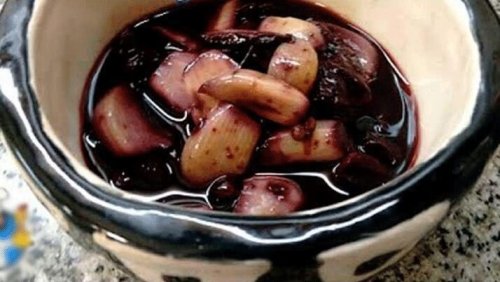 Bebida de alho e vinho tinto para purificar o sangue