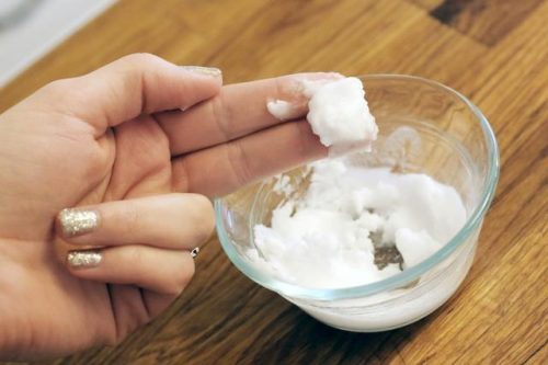 Creme com bicarbonato para amenizar as manchas nas mãos