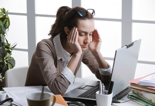 Computador provoca dor de cabeça