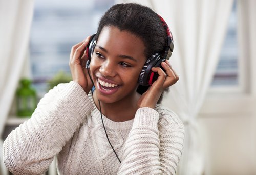 Ouvir música é um dos hábitos para ter mais energia