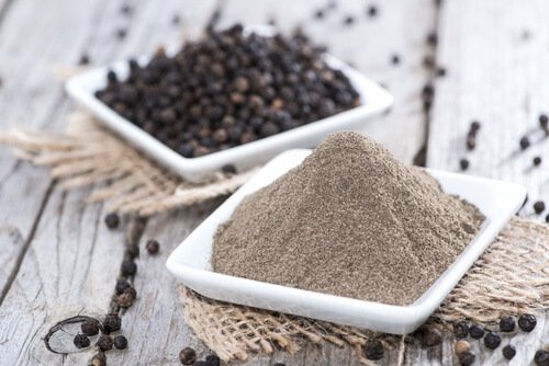 A pimenta é uma das especiarias para substituir o sal
