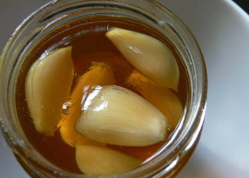 Xarope de alho e mel para controlar os sintomas da bronquite