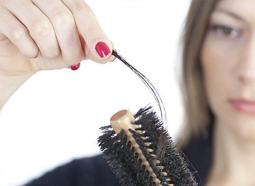 A queda de cabelo excessiva é um dos sintomas do estresse