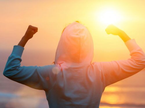 Pessoa feliz porque conseguiu superar os medos