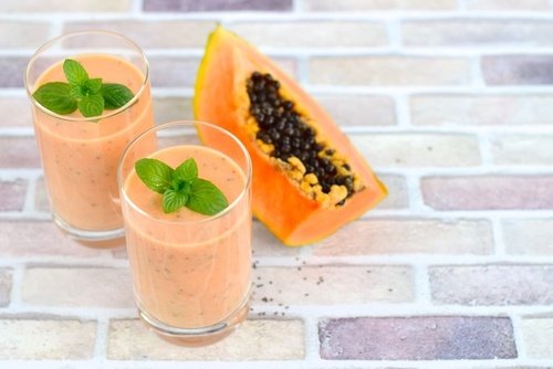 Suco de mamão para desinflamar o abdômen