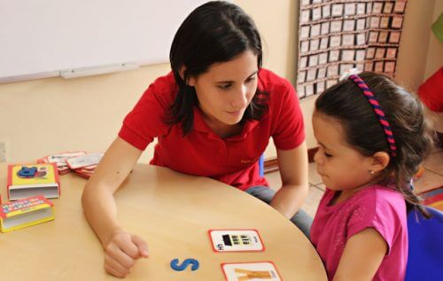Professora com criança