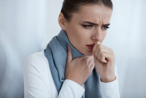 O bicarbonato de sòdio serve para aliviar dor de garganta