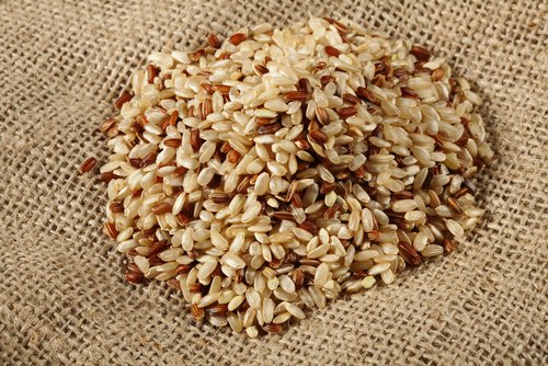 Arroz integral para melhorar a qualidade do sono
