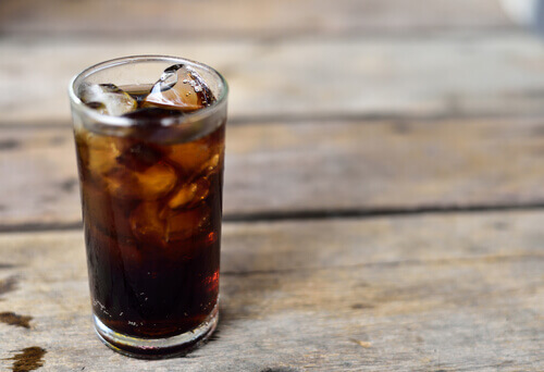 Não se deve consumir refrigerantes à noite