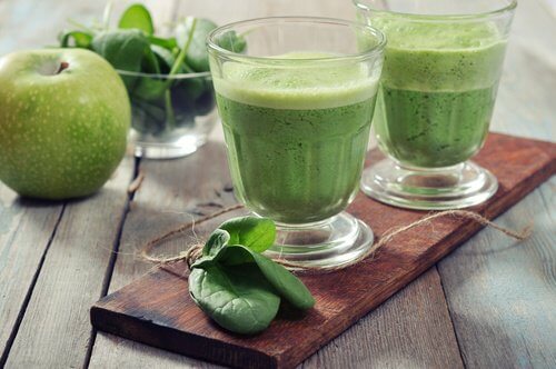 Batido com espinafre e maçã