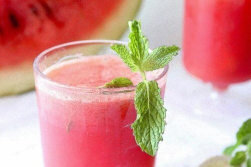 Suco de melancia para combater a enxaqueca