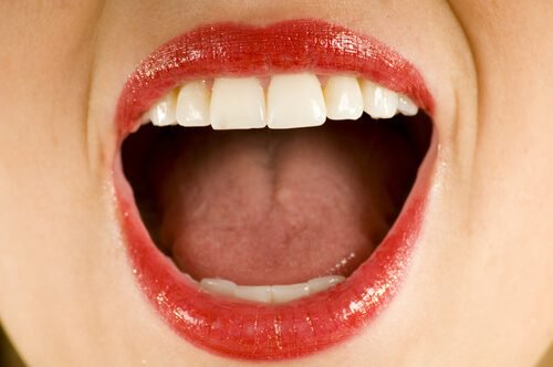 O que causa o sabor metálico na boca? O que causa o sabor metálico na boca?