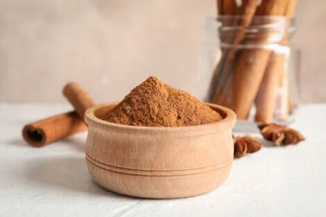 Canela na vitamina de brócolis