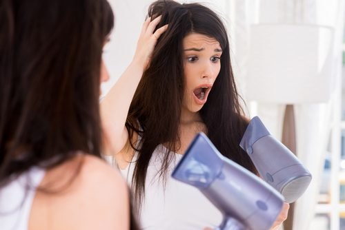 Evite o secador para cuidar do cabelo seco