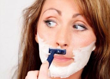 Excesso de pelo facial nas mulheres: causas e formas de evitar seu crescimento