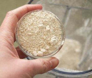 Máscara de aveia e levedura de cerveja para o cabelo e a pele