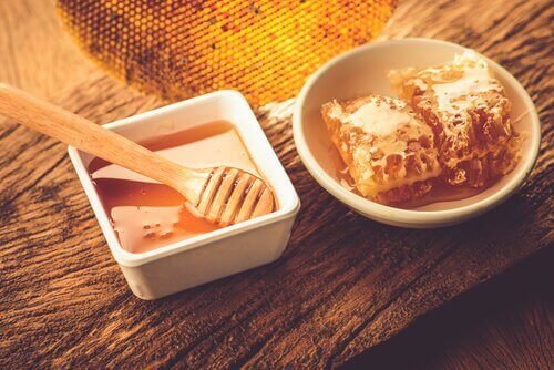 O mel é um dos alimentos para combater a insônia