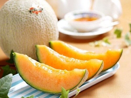 Rico em minerais como potássio, magnésio, cálcio, zinco, ferro e fósforo, o melão é uma fruta que devemos incorporar em nossa alimentação diária