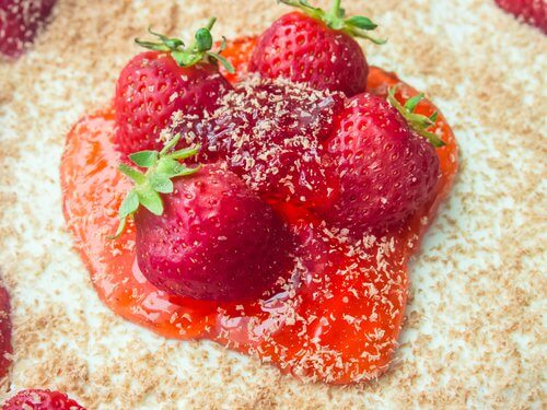 Morangos para o mousse leve de morango