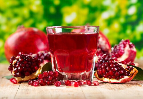Suco de romã para combater a dor nos rins
