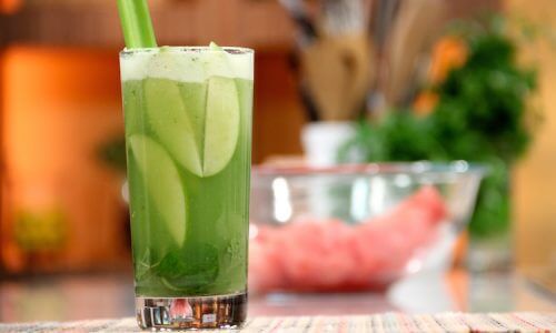 Suco de aloe vera e pepino contra a acidez do estômago