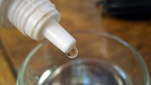 Água oxigenada para remover cera dos ouvidos