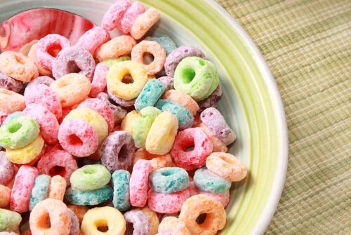 Os cereais coloridos são os piores alimentos