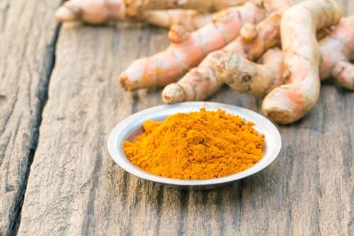 Remédio de cúrcuma contra a foliculite