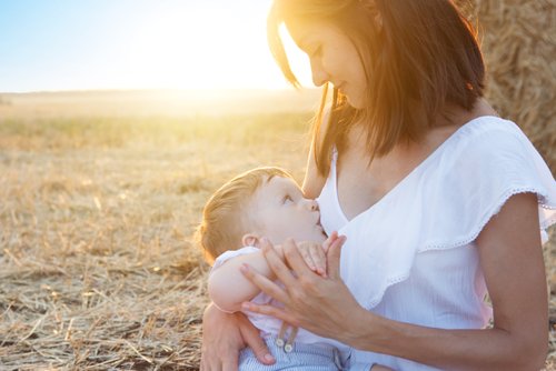Mãe que conseguiu fazer o leite descer depois da cesárea